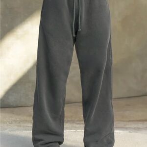 JOAH BROWN OVERSIZED STRAIGHT LEG JOGGER
Washed Black French Terry S/M NWOT
